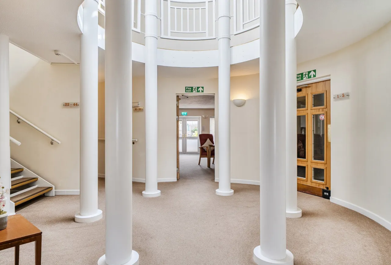 Rectory Court, Cheltenham, Churchfield, GL52 8LJ, photo 10