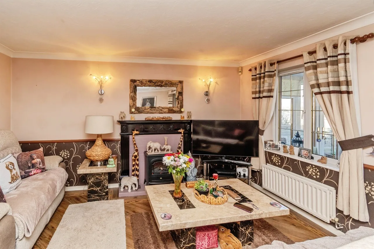 Holt Crescent, Cannock, WS11, photo 3