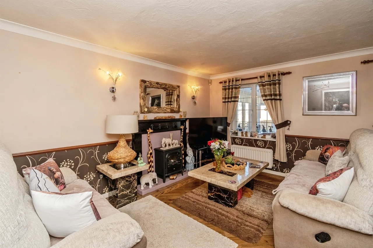 Holt Crescent, Cannock, WS11, photo 2