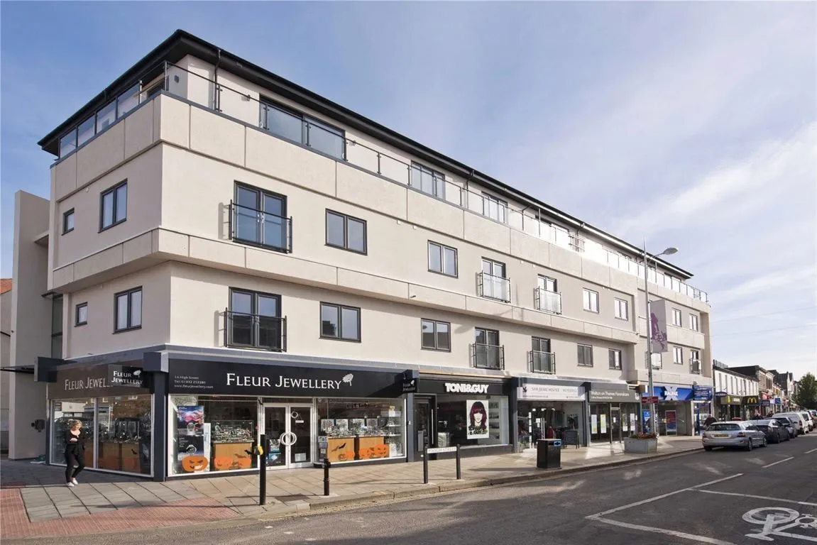 1 bed flat to rent, Church Street, KT12