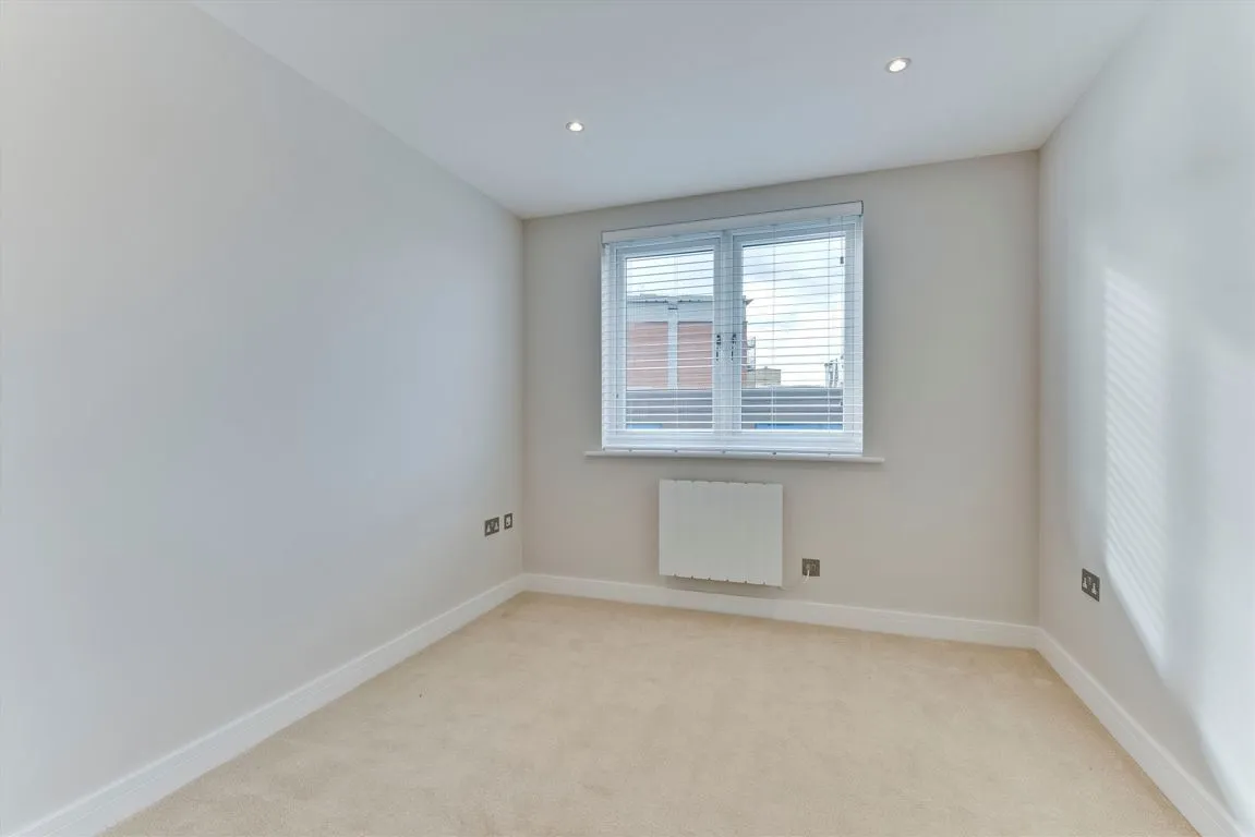 Church Street, KT12, photo 5