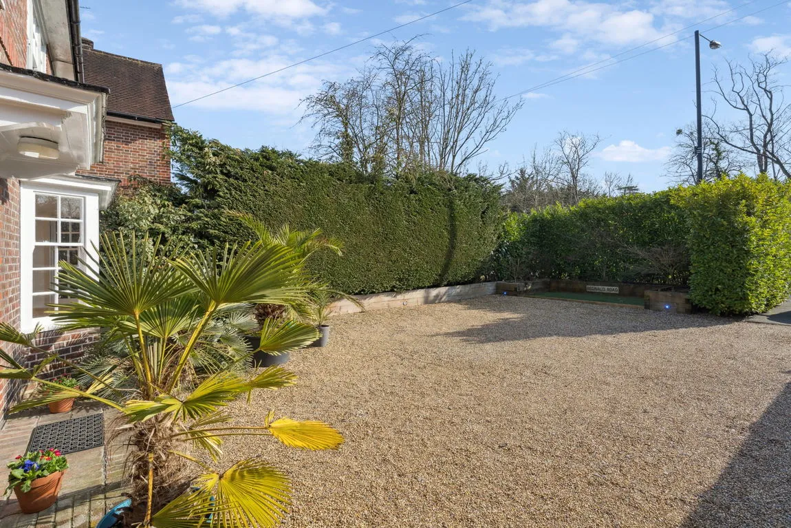 Uxbridge Road, Pinner, HA5, photo 17