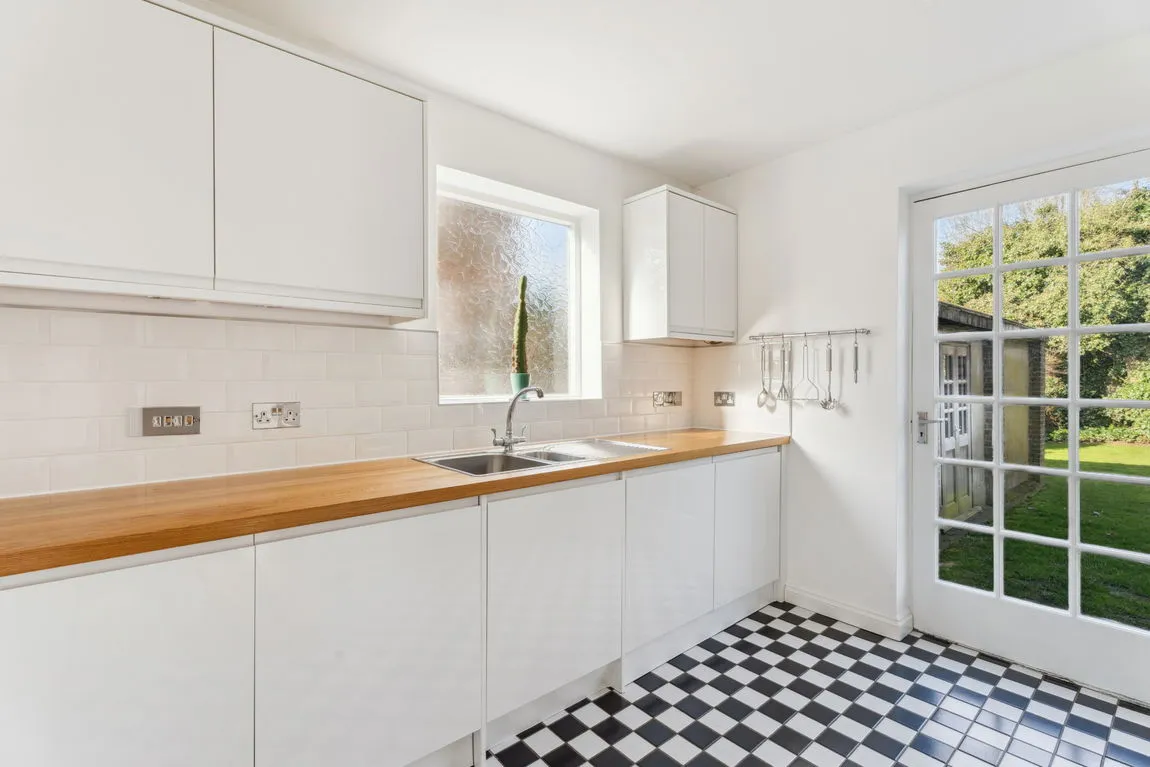 Uxbridge Road, Pinner, HA5, photo 19