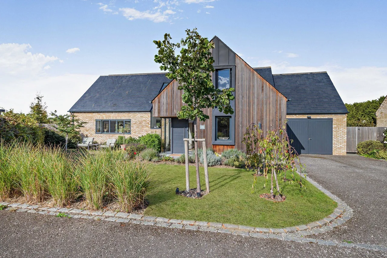 4 bed house for sale, Bracknell Road, Warfield, RG42