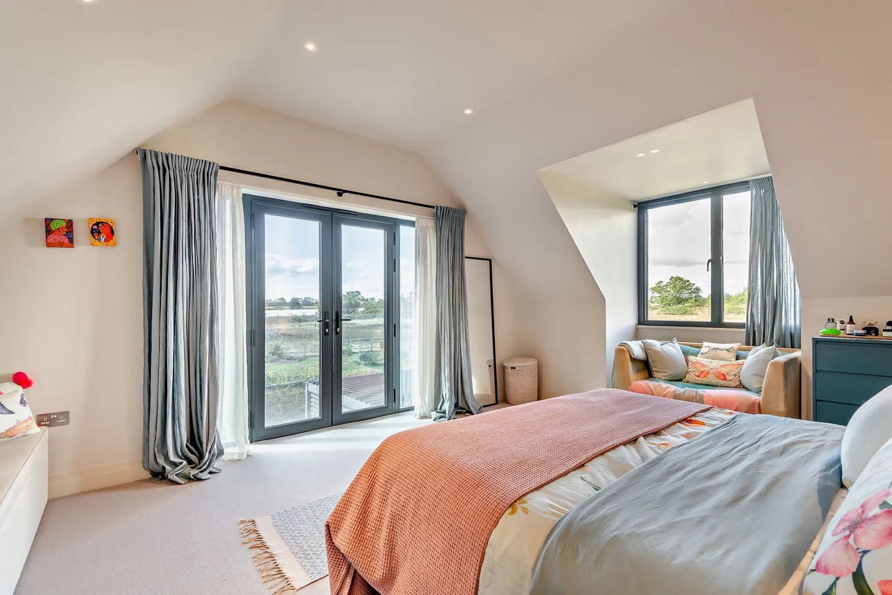Bracknell Road, Warfield, RG42, photo 9