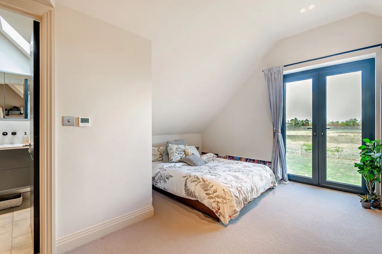 Bracknell Road, Warfield, RG42, photo 11