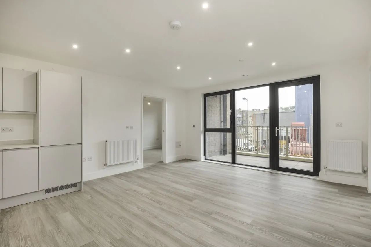 2 bed flat to rent — Medway Street, Chatham, ME4