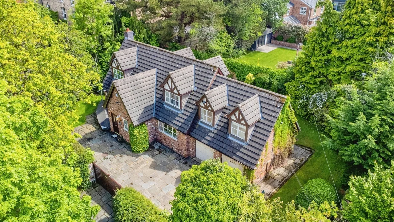 4 bed house for sale — Davey Lane, Alderley Edge, Cheshire, SK9