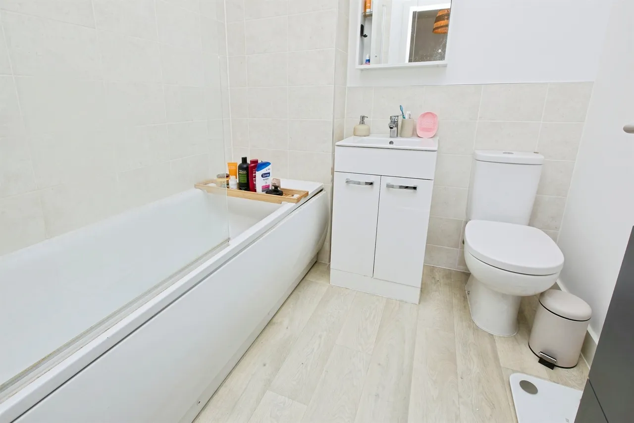 Myrtle Drive, Branston, DE14, photo 12