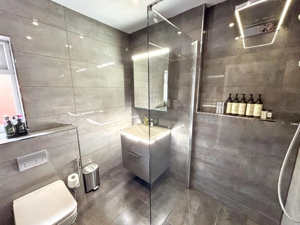 Davyhulme Road, Urmston, M41, photo 11