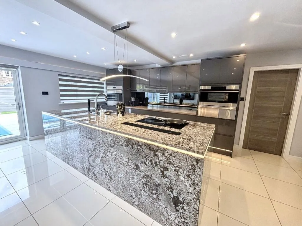 Davyhulme Road, Urmston, M41, photo 8