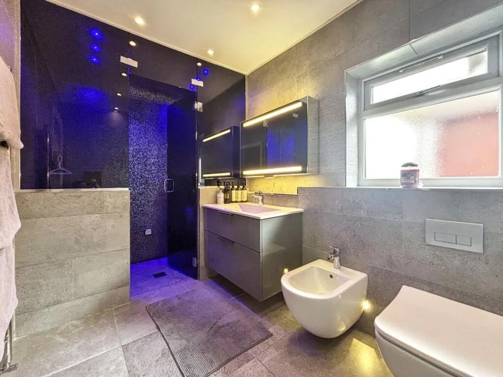 Davyhulme Road, Urmston, M41, photo 25