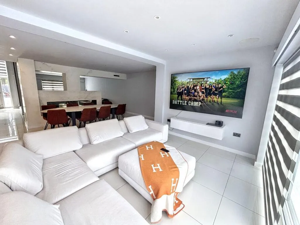Davyhulme Road, Urmston, M41, photo 5