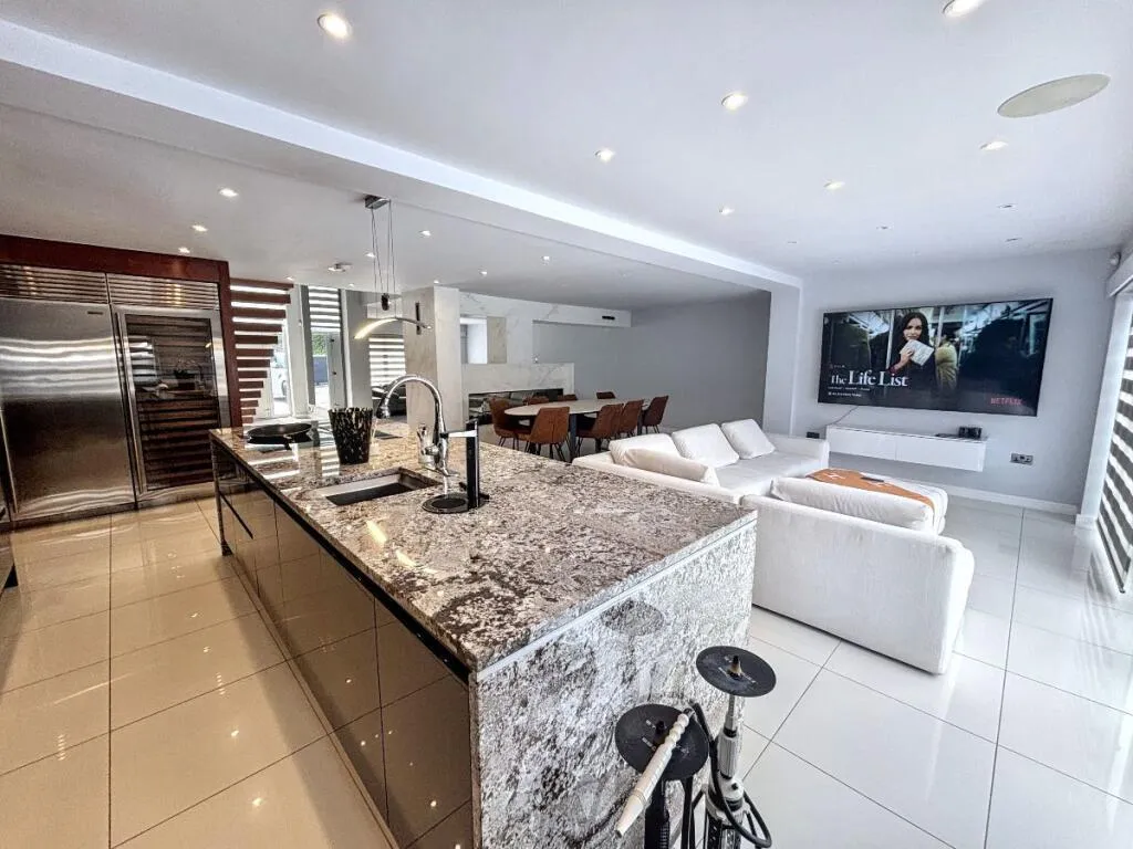Davyhulme Road, Urmston, M41, photo 17