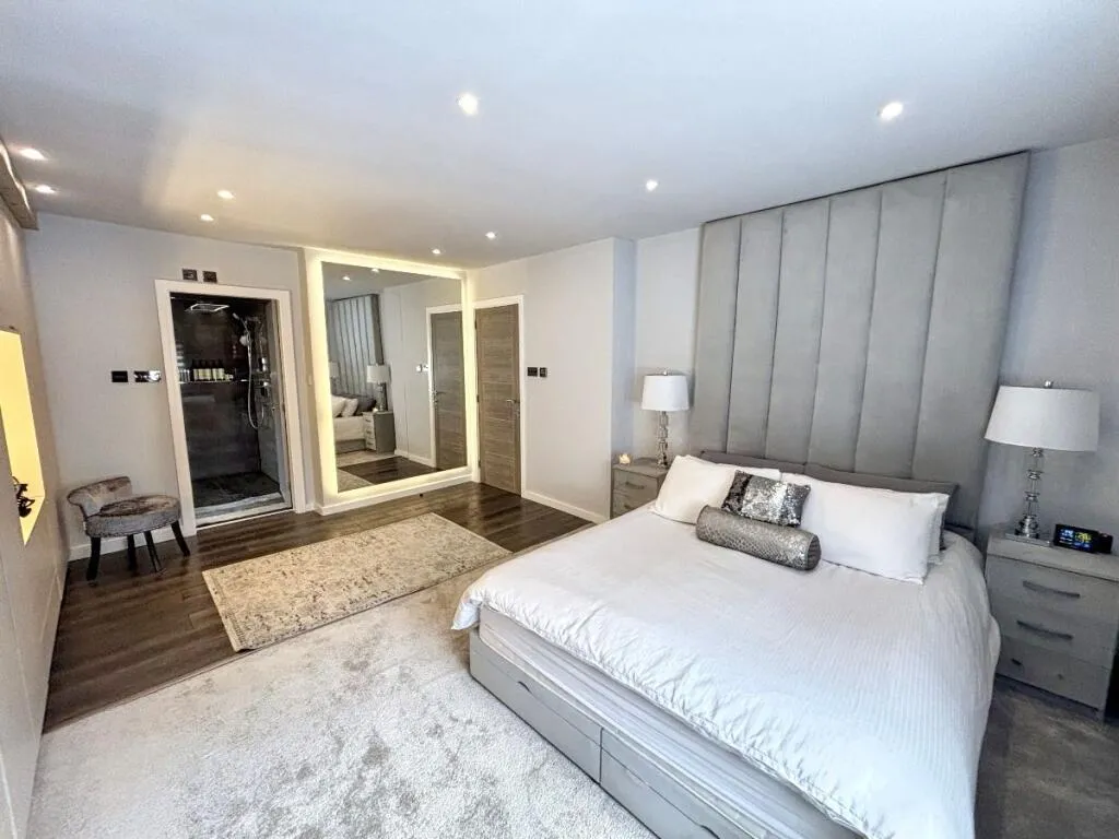 Davyhulme Road, Urmston, M41, photo 9
