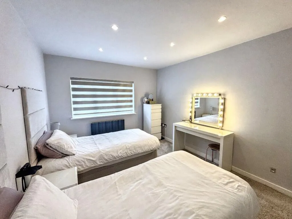 Davyhulme Road, Urmston, M41, photo 23