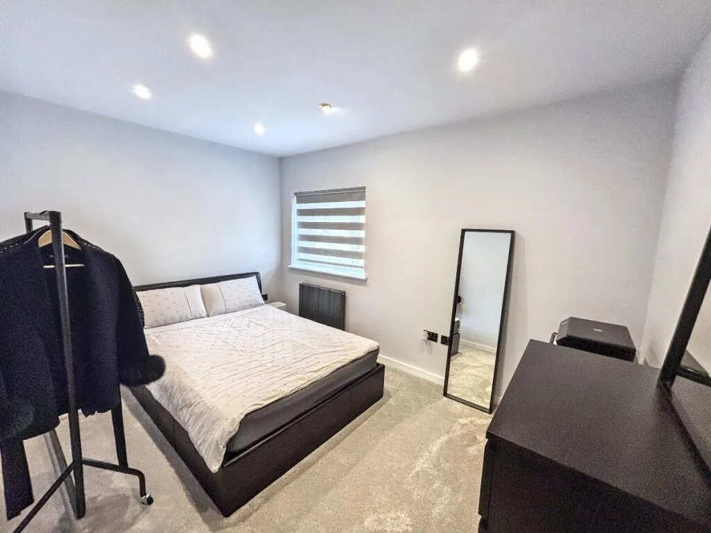 Davyhulme Road, Urmston, M41, photo 22