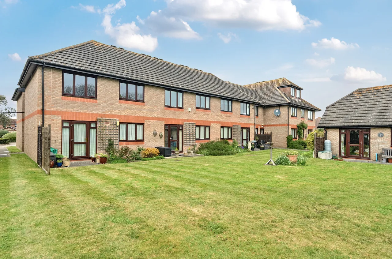 1 bed flat for sale, Station Road, East Preston, BN16