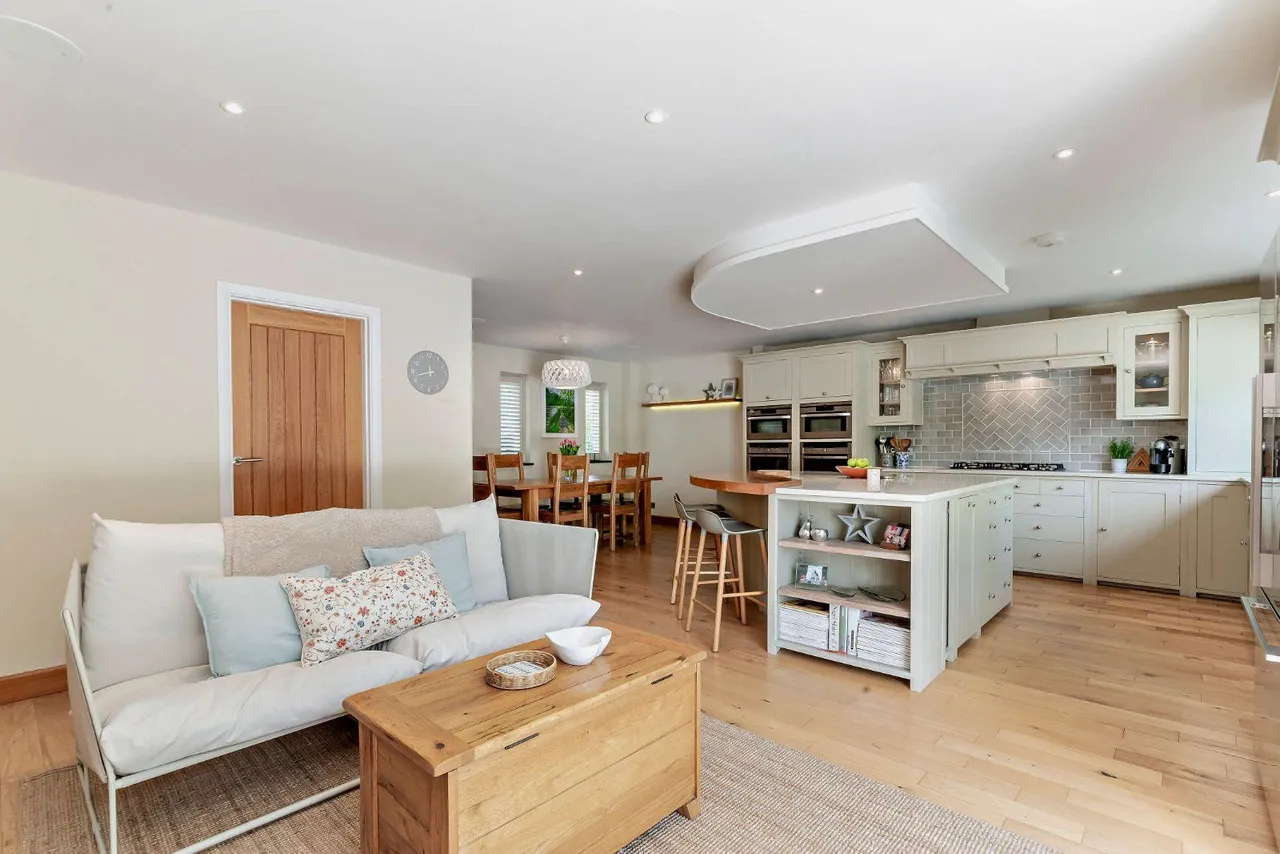 Cedar Drive, Pangbourne, Berkshire, RG8 7BH, photo 8