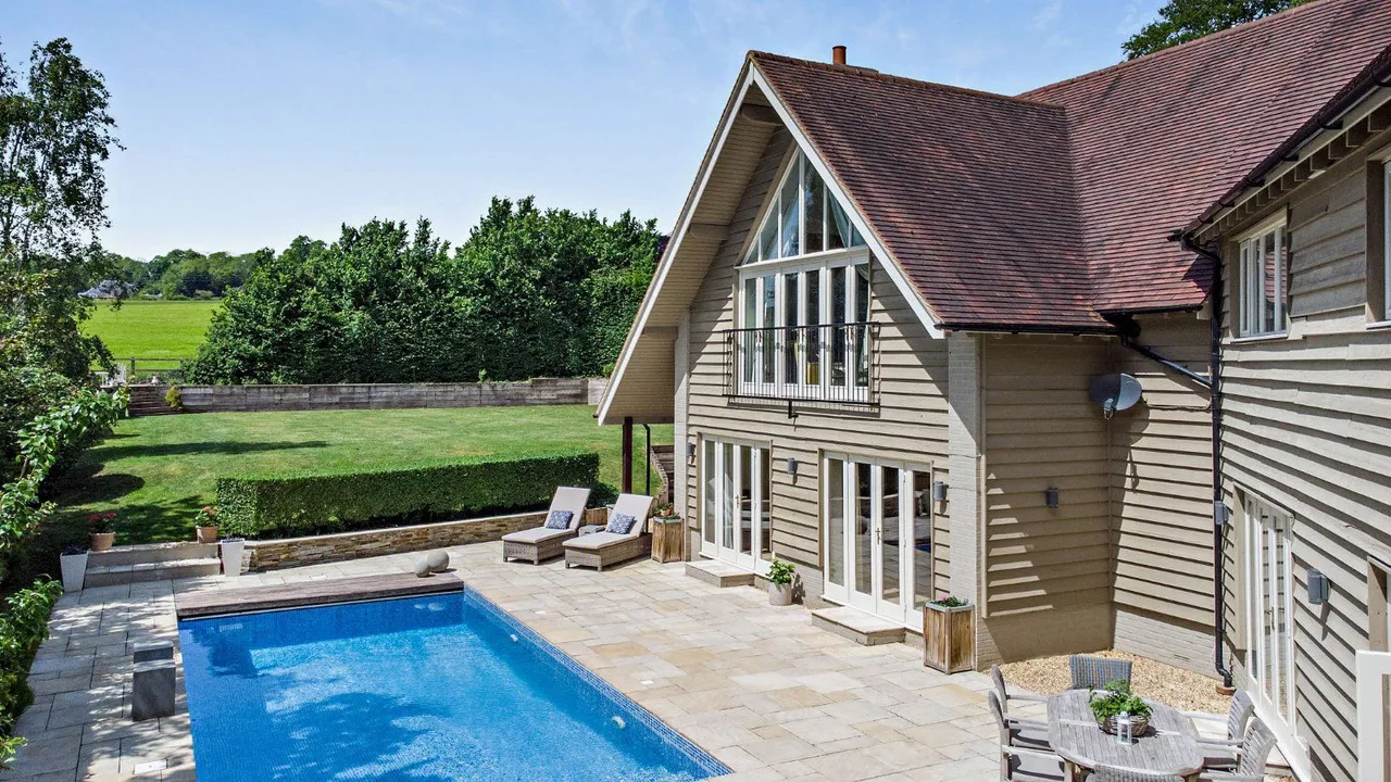 Cedar Drive, Pangbourne, Berkshire, RG8 7BH, photo 2