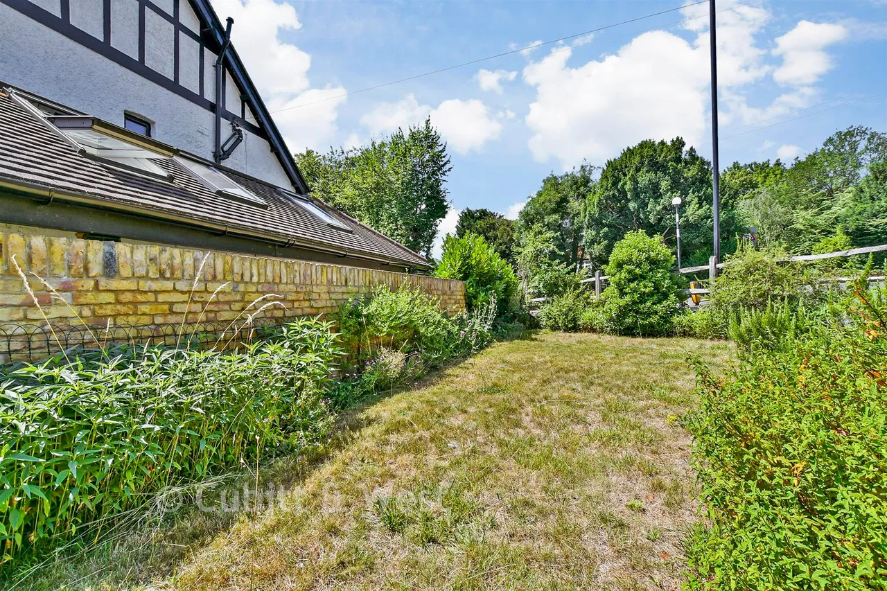 Woodcote Grove Road, Coulsdon, CR5, photo 10