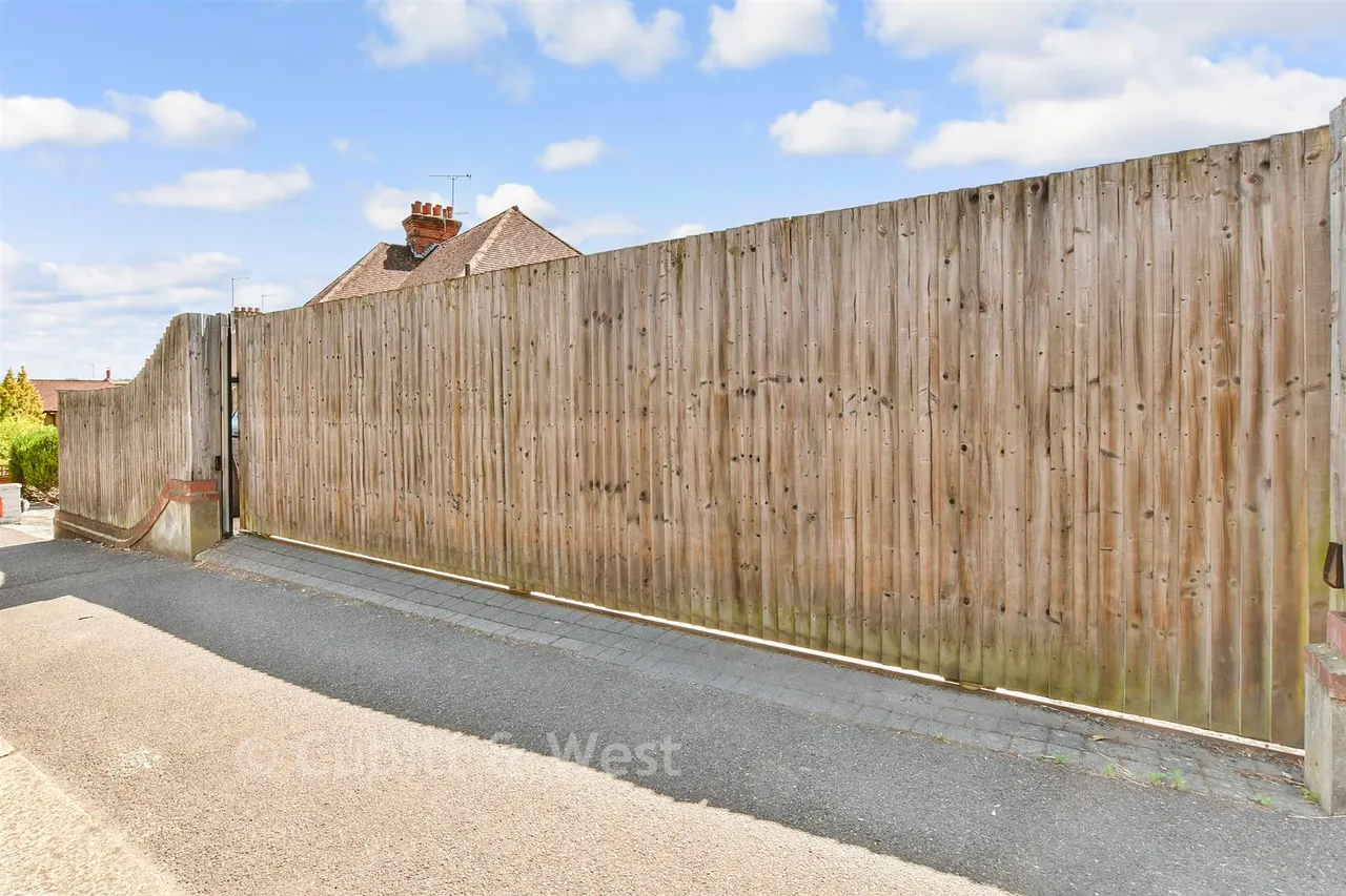 Woodcote Grove Road, Coulsdon, CR5, photo 7