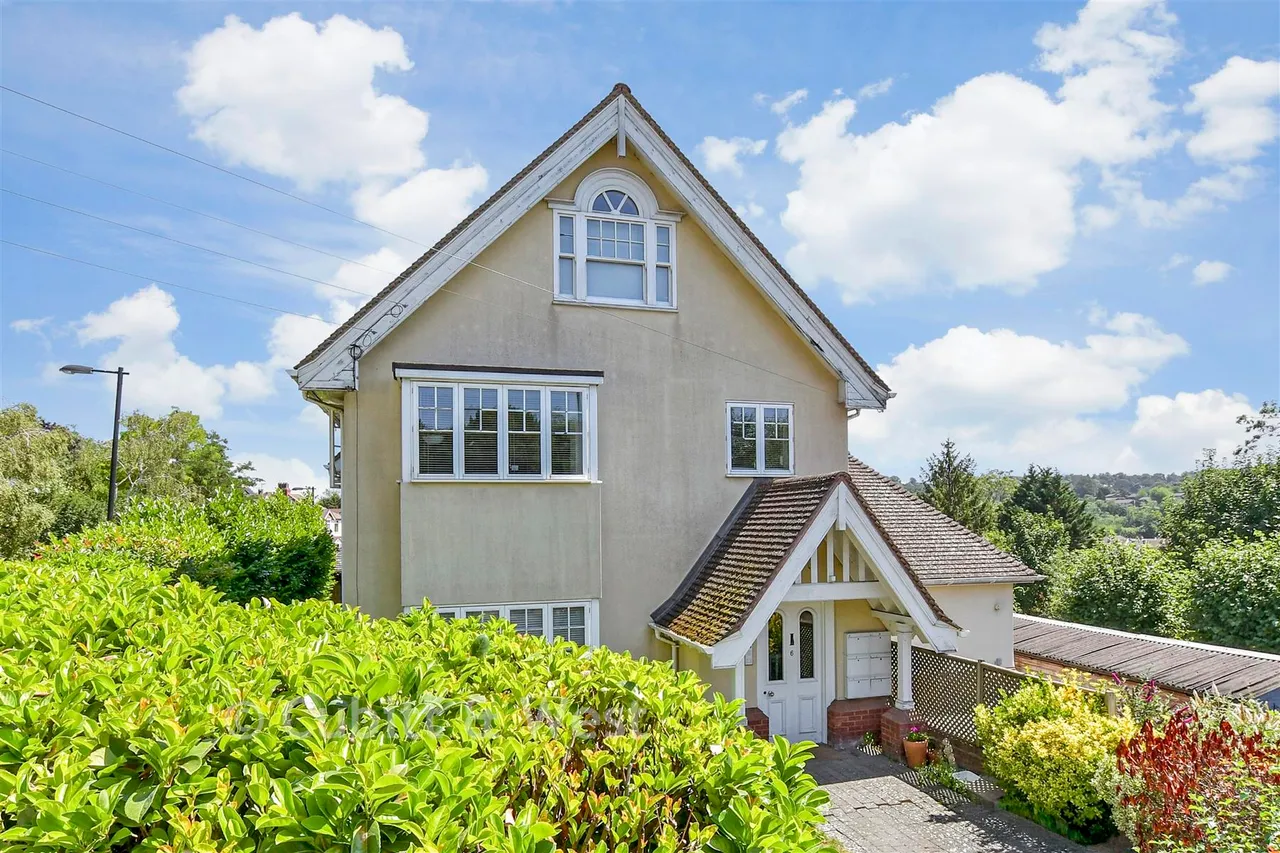 1 bed flat for sale, Woodcote Grove Road, Coulsdon, CR5