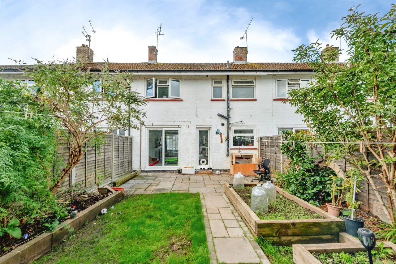 Ferring Close, Crawley, RH11, photo 11