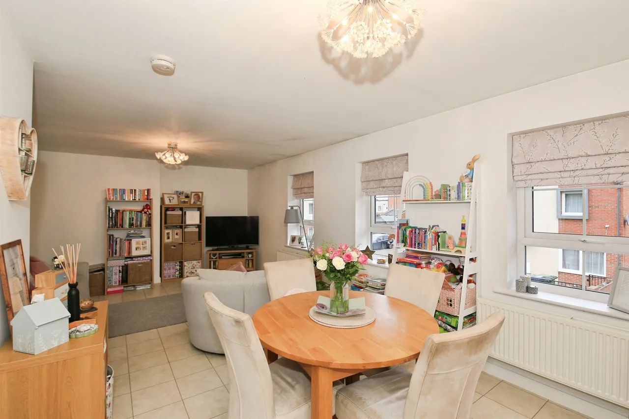Farlakes Drive, Peterborough, photo 4