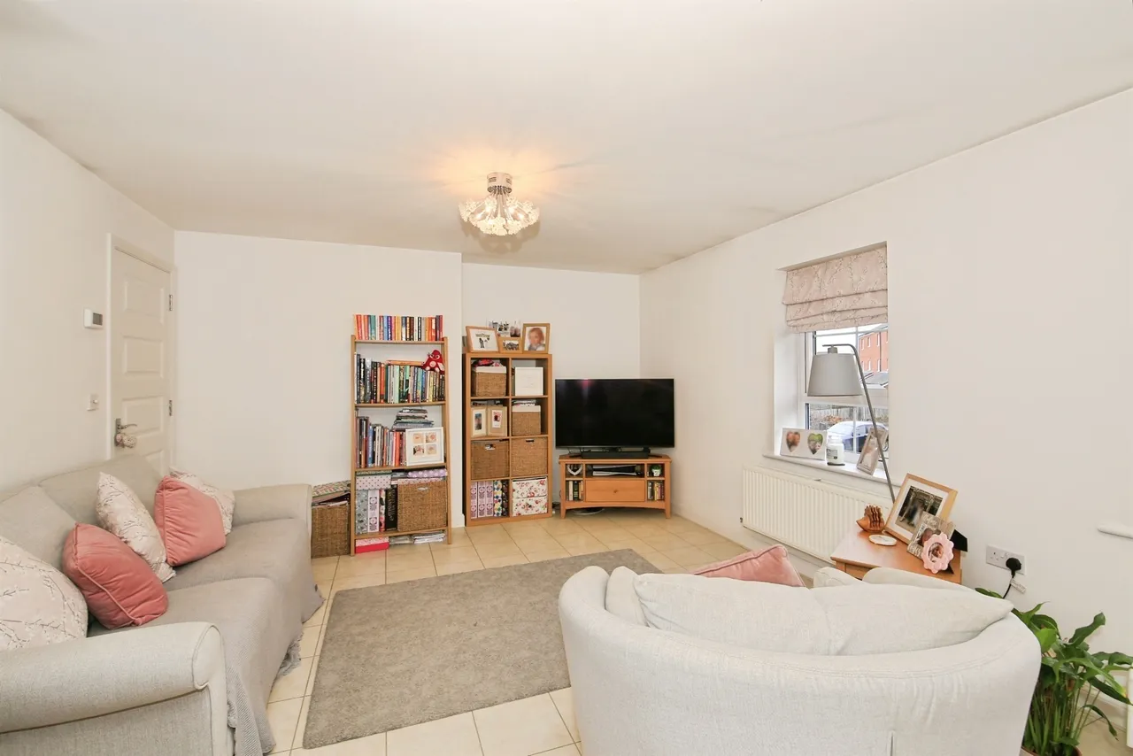Farlakes Drive, Peterborough, photo 5
