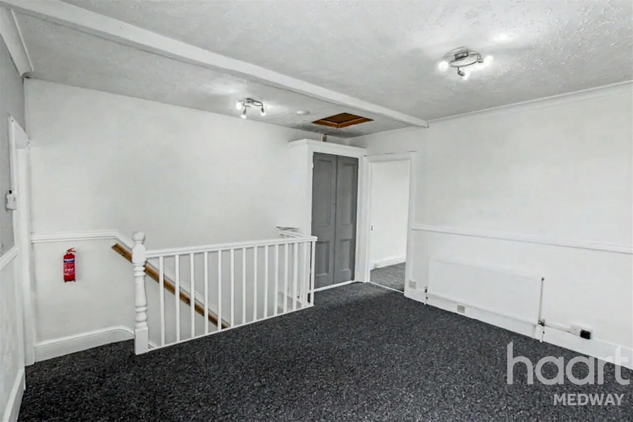 Institute Road, Chatham, ME4, photo 7