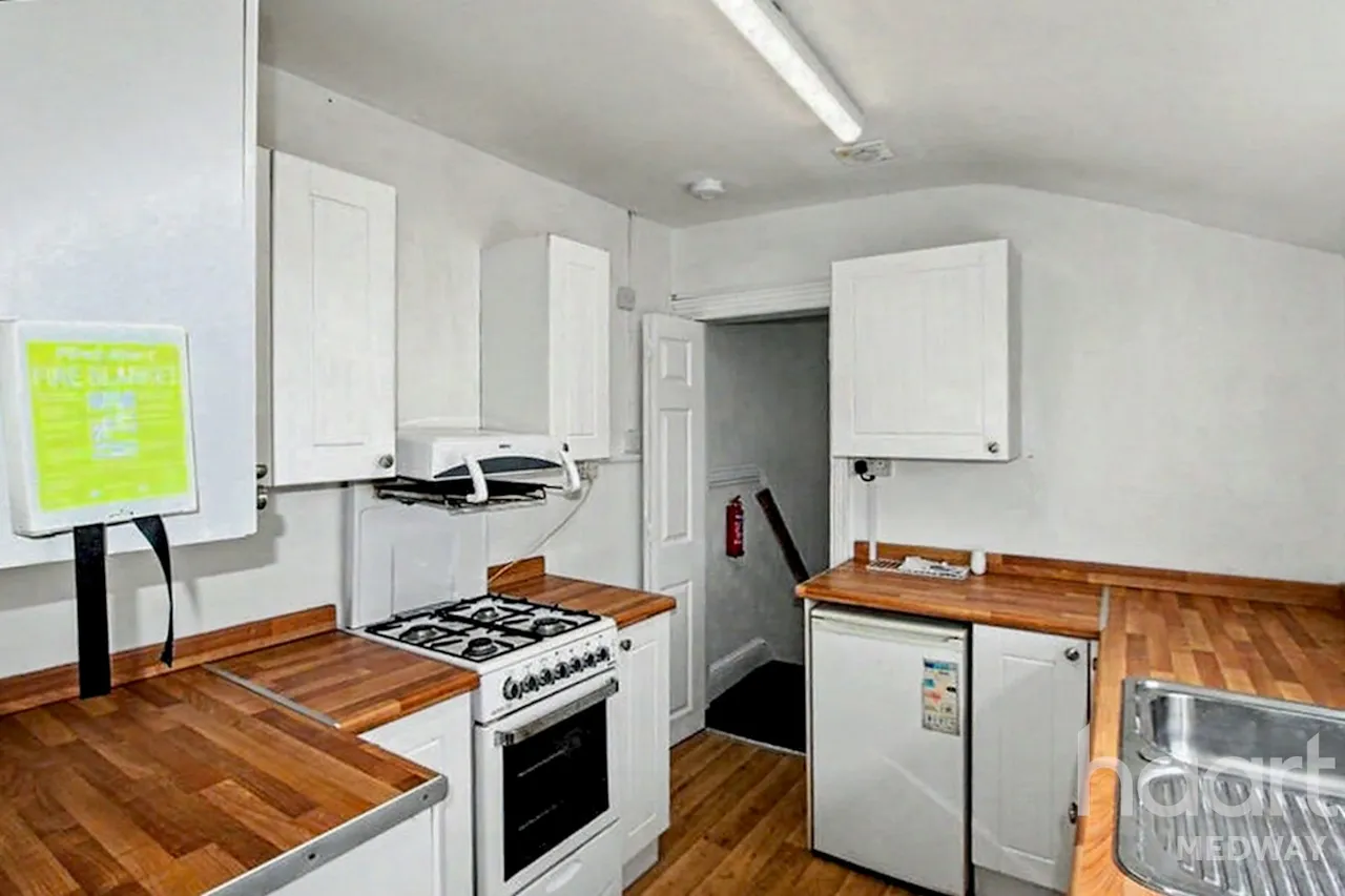 Institute Road, Chatham, ME4, photo 4