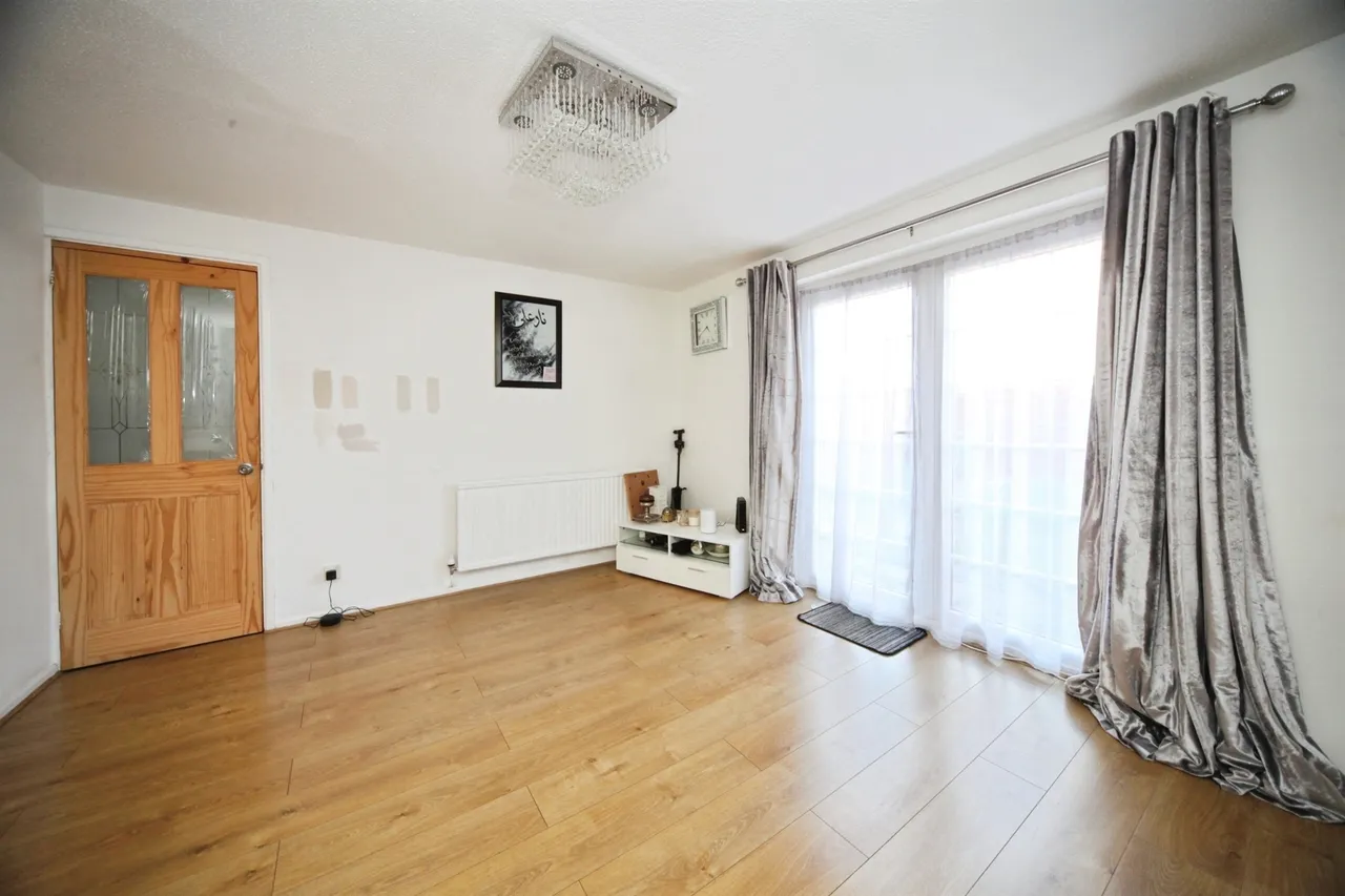 Morris Close, Luton, LU3, photo 3
