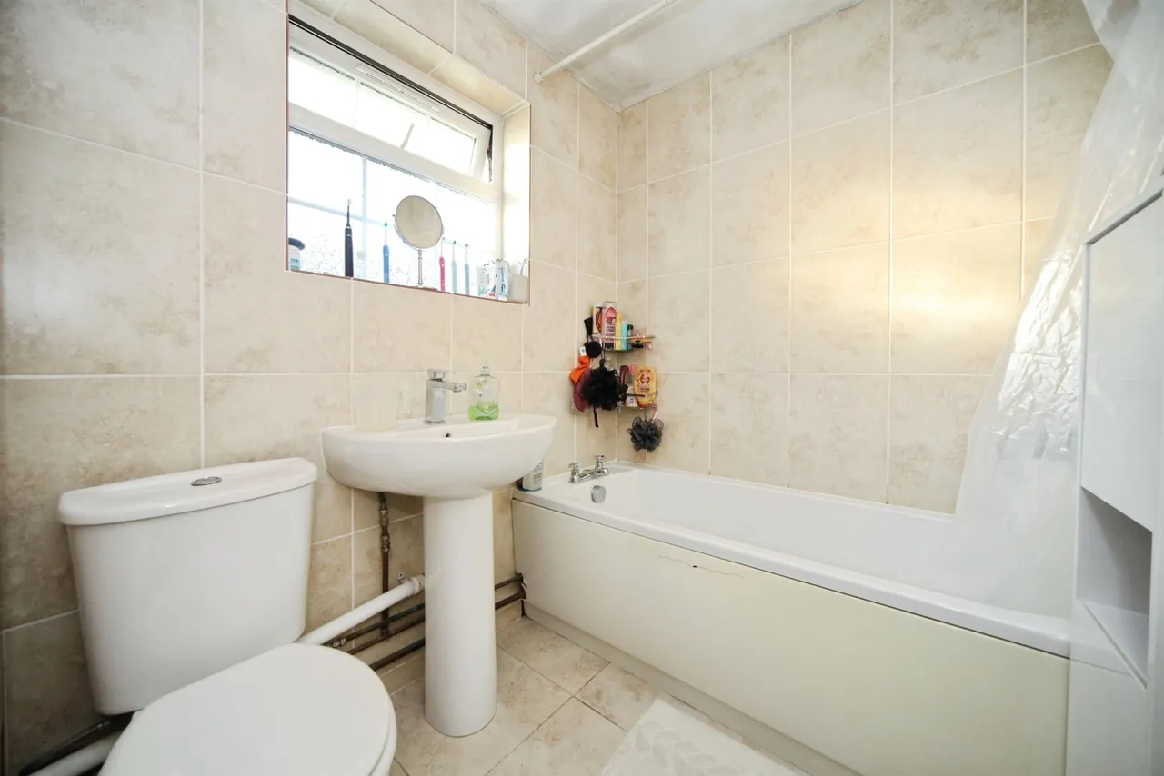 Morris Close, Luton, LU3, photo 12