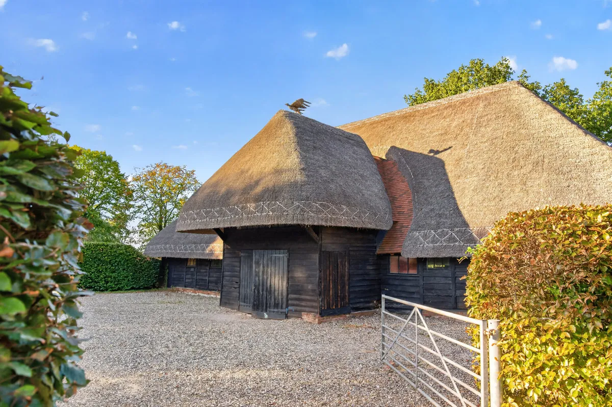4 bed house for sale, Tadley Barn Church Lane, Baughurst Tadley, RG26