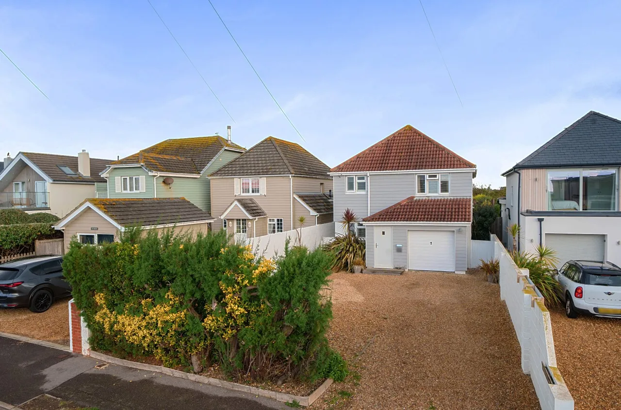 3 bed property for sale, West Bracklesham Drive, Bracklesham Bay, PO20