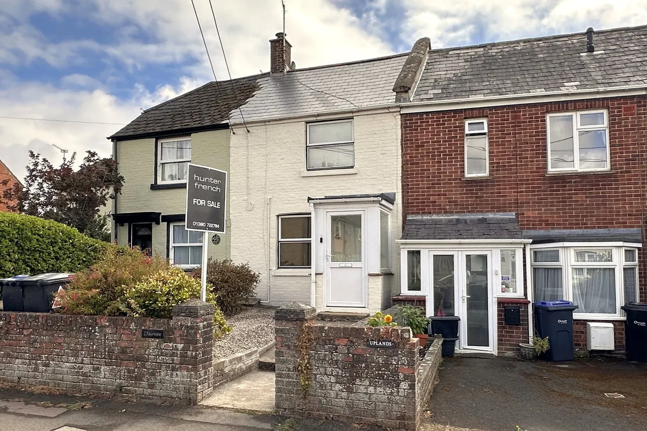 2 bed house for sale, Marsh Lane, Rowde, SN10