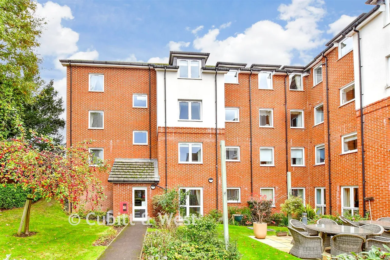 2 bed flat for sale, Beaconsfield Road, Waterlooville, PO7