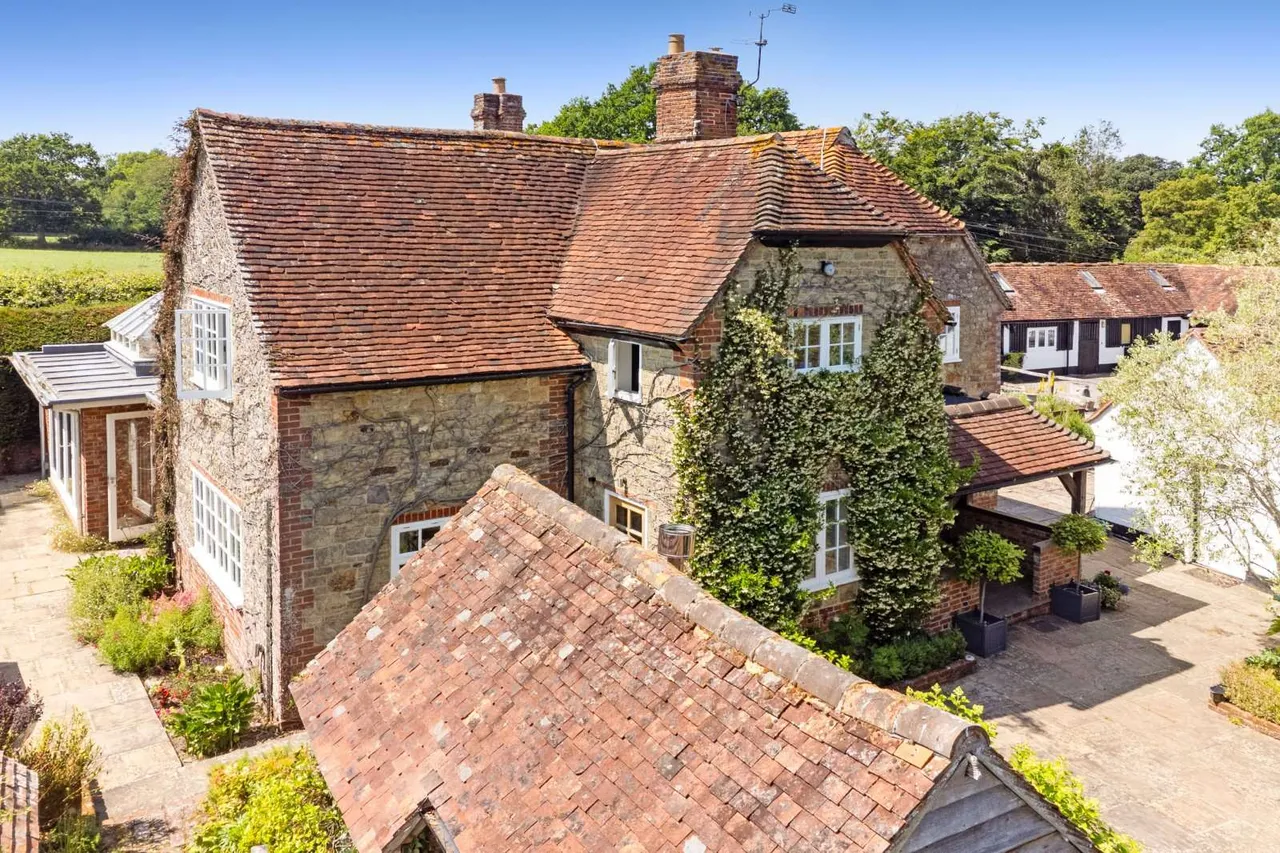 Broadford Bridge Road, West Chiltington, Pulborough, West Sussex, RH20 2LE, photo 6