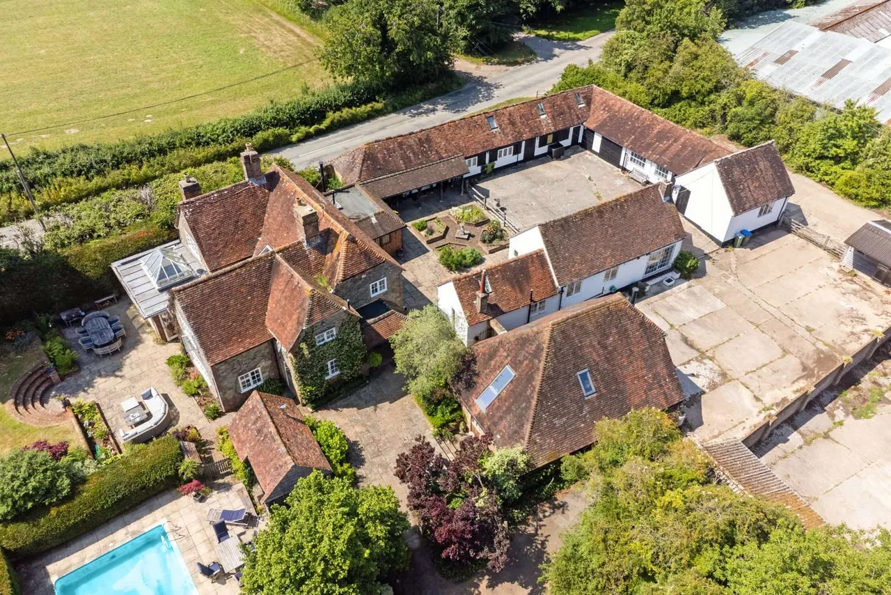 Broadford Bridge Road, West Chiltington, Pulborough, West Sussex, RH20 2LE, photo 3