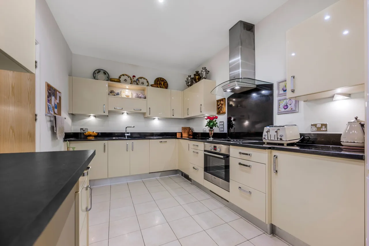 Ashbourne Gardens, Hertford, SG13, photo 3