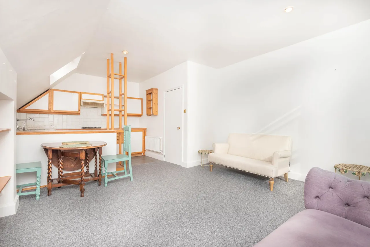 2 bed flat to rent, Victoria Road, London, N4