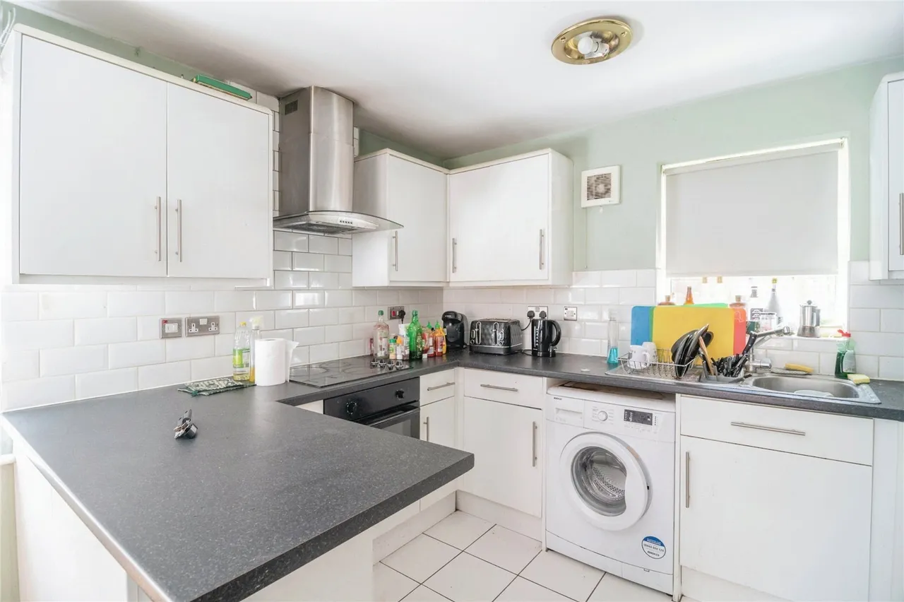 Dudley Close, Chafford Hundred, Grays, Essex, RM16, photo 3