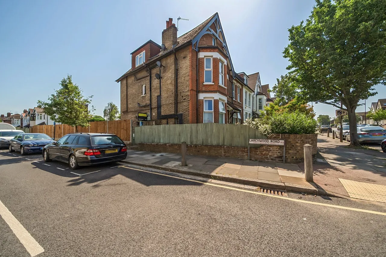 2 bed flat for sale — Southwood Road, SE9