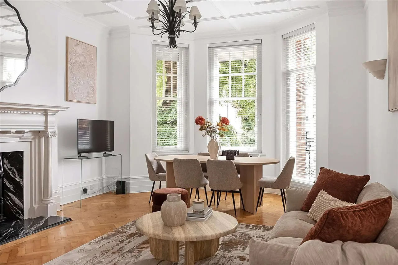 2 bed flat for sale — Oakwood Court, London, W14 8JF