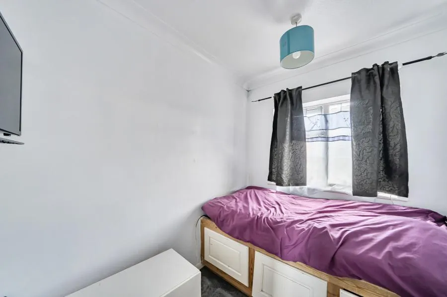 Mill Farm Avenue, Sunbury-on-Thames, TW16, photo 11