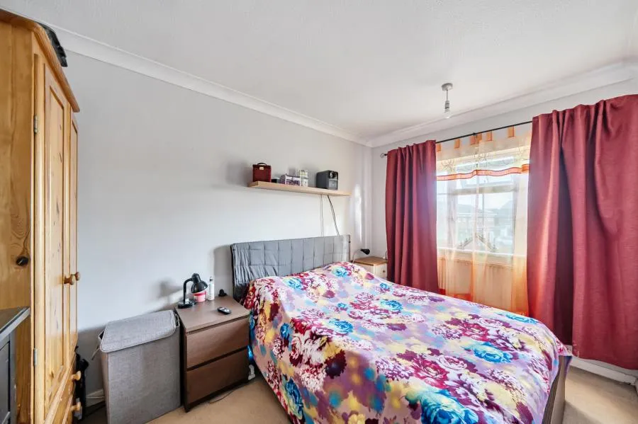 Mill Farm Avenue, Sunbury-on-Thames, TW16, photo 8