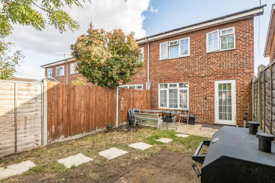 Mill Farm Avenue, Sunbury-on-Thames, TW16, photo 14