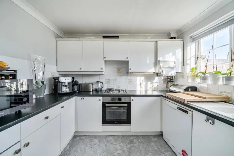 Mill Farm Avenue, Sunbury-on-Thames, TW16, photo 5