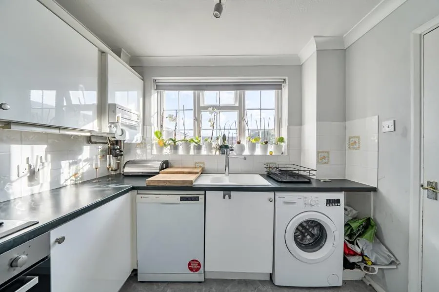 Mill Farm Avenue, Sunbury-on-Thames, TW16, photo 6